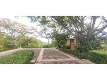 Casaquinta con piscina, 6500 M2 en 1399 mill en La Mesa CUND