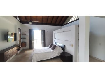 Casaquinta con piscina, 6500 M2 en 1399 mill en La Mesa CUND