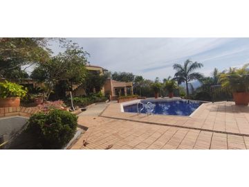 Casaquinta con piscina, 6500 M2 en 1399 mill en La Mesa CUND