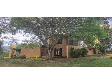 Casaquinta con piscina, 6500 M2 en 1399 mill en La Mesa CUND