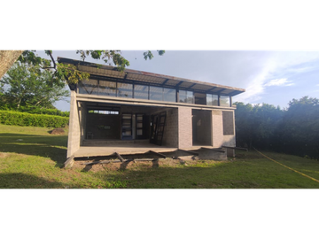 Se vende casa campestre de 144 M2 en 720 mill en La Mesa Cund.