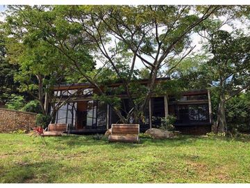 Se vende casa campestre de 144 M2 en 720 mill en La Mesa Cund.