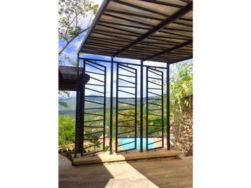 Se vende casa campestre de 144 M2 en 720 mill en La Mesa Cund.