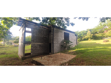 Se vende casa campestre de 144 M2 en 720 mill en La Mesa Cund.