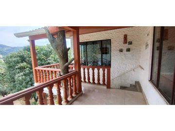 Venta de casa campestre de 2300 M2 en 1300 mill en San Joaquín La Mesa
