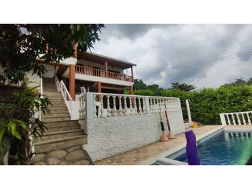 Venta de casa campestre de 2300 M2 en 1300 mill en San Joaquín La Mesa
