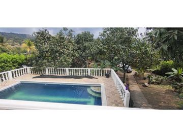Venta de casa campestre de 2300 M2 en 1300 mill en San Joaquín La Mesa