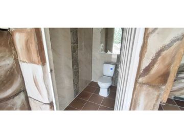 Venta de casa campestre de 2300 M2 en 1300 mill en San Joaquín La Mesa