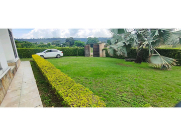 Casa campestre en Condominio de 1704 M2 con piscina en La Mesa cund