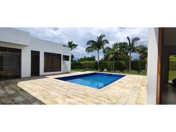Casa campestre en Condominio de 1704 M2 con piscina en La Mesa cund