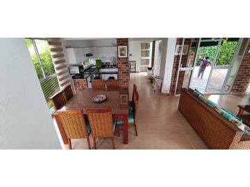 Casa campestre urbana de 800 M2 en 749 mill en La Mesa Cund