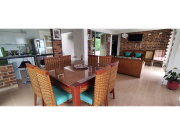 Casa campestre urbana de 800 M2 en 749 mill en La Mesa Cund