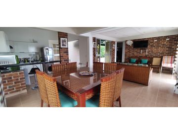 Casa campestre urbana de 800 M2 en 749 mill en La Mesa Cund
