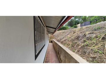 Venta de casalote de 1000 M2 en 180 mill en La Mesa Cund COL