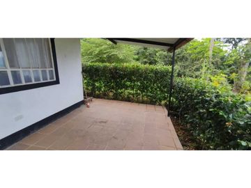 Venta de casalote de 1000 M2 en 180 mill en La Mesa Cund COL