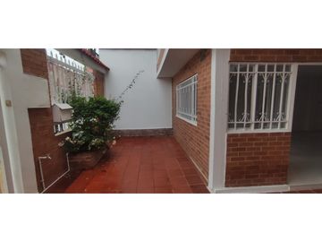Venta de casa urbana de 162 M2 en 425 mill neg en La Mesa Cund
