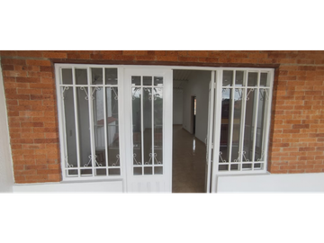 Venta de casa urbana de 162 M2 en 425 mill neg en La Mesa Cund