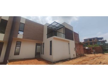 Se vende casa de 150 M2 en 410 MILL en La Mesa Cund, COL.