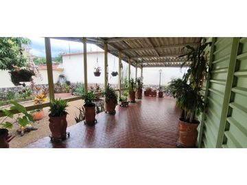 Casa para proyecto hotelero de 972 M2 en 1400 mill en Anapoima Cund
