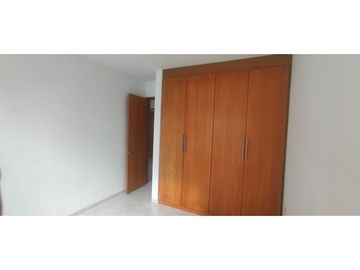 Casalote en conjunto de 450 M2 en 595 mill en La Mesa Cund, COL