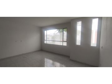 Casalote en conjunto de 450 M2 en 595 mill en La Mesa Cund, COL