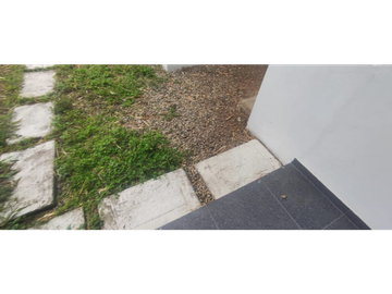 Casalote en conjunto de 450 M2 en 595 mill en La Mesa Cund, COL