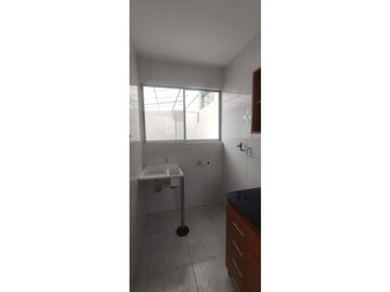 Casalote en conjunto de 450 M2 en 595 mill en La Mesa Cund, COL