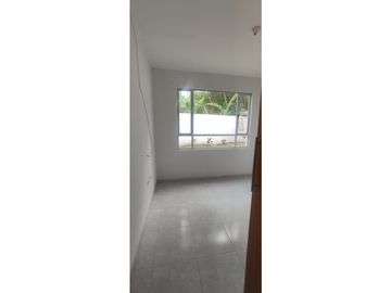 Casalote en conjunto de 450 M2 en 595 mill en La Mesa Cund, COL