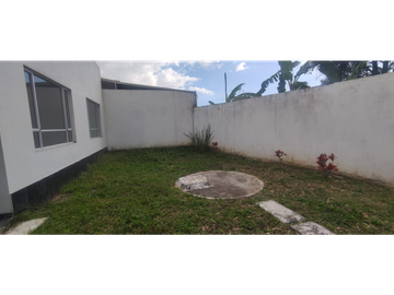 Casalote en conjunto de 450 M2 en 595 mill en La Mesa Cund, COL