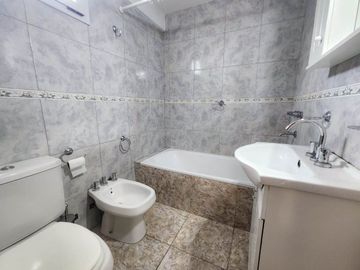 Venta departamento 2 amb con terraza y cochera