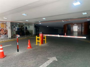 Estacionamiento en Venta en Amplio estacionamiento en Huerfanos