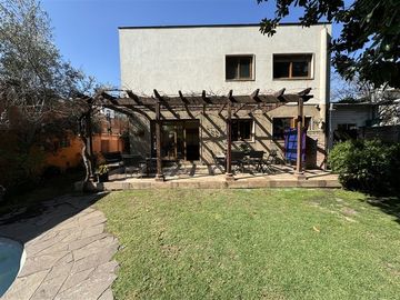 Casa en Venta en Ricardo Wagner entre Av. Bilbao y Las Luciérnagas