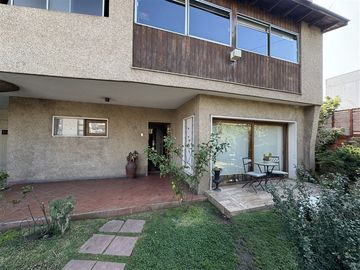 Casa en Venta en Ricardo Wagner entre Av. Bilbao y Las Luciérnagas