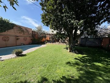 Casa en Venta en Ricardo Wagner entre Av. Bilbao y Las Luciérnagas