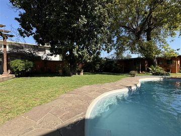 Casa en Venta en Ricardo Wagner entre Av. Bilbao y Las Luciérnagas
