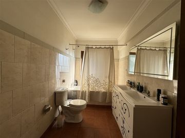 Casa en Venta en Ricardo Wagner entre Av. Bilbao y Las Luciérnagas