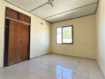 Venta de casa de 6 dormitorios, en Villa Los Paltos, Quillota.