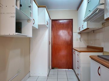¡Oportunidad en Surco! Amplio Departamento con 3 Habitaciones, Cochera y Seguridad 24/7 Cerca a Todo