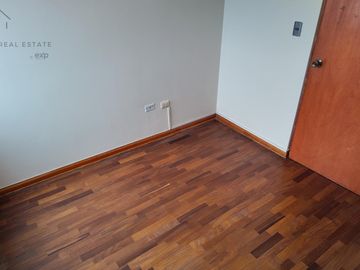 ¡Oportunidad en Surco! Amplio Departamento con 3 Habitaciones, Cochera y Seguridad 24/7 Cerca a Todo