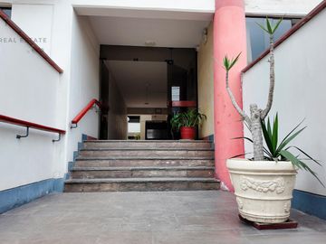 ¡Oportunidad en Surco! Amplio Departamento con 3 Habitaciones, Cochera y Seguridad 24/7 Cerca a Todo