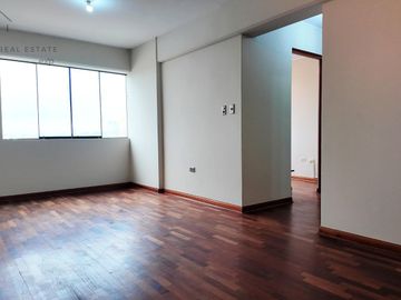 ¡Oportunidad en Surco! Amplio Departamento con 3 Habitaciones, Cochera y Seguridad 24/7 Cerca a Todo