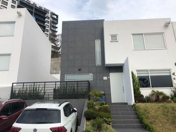 ¡Gran oportunidad! Casa en venta en Bosque Esmeralda!