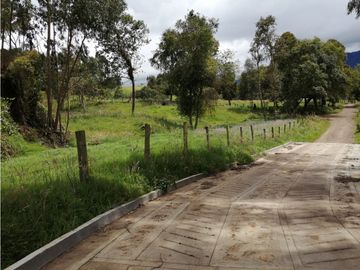 SE VENDE HERMOSO LOTE ESQUINERO EN LA VEREDA EL ALTO DEL AGUILA