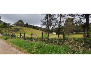 SE VENDE HERMOSO LOTE ESQUINERO EN LA VEREDA EL ALTO DEL AGUILA