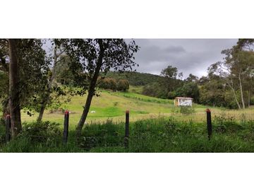 SE VENDE HERMOSO LOTE ESQUINERO EN LA VEREDA EL ALTO DEL AGUILA