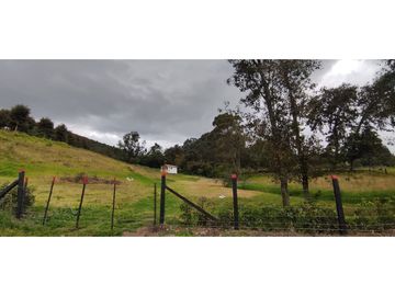 SE VENDE HERMOSO LOTE ESQUINERO EN LA VEREDA EL ALTO DEL AGUILA