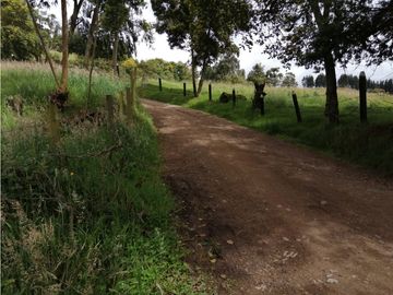 SE VENDE HERMOSO LOTE ESQUINERO EN LA VEREDA EL ALTO DEL AGUILA