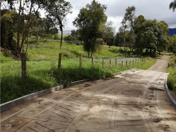 SE VENDE HERMOSO LOTE ESQUINERO EN LA VEREDA EL ALTO DEL AGUILA