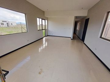 VIVABIEN PROPIEDADES VENDE CASA EN EL MEJOR ENTORNO DE LA LIGUA