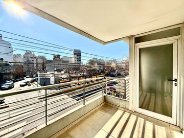 2 AMBIENTES BALCON FRENTE SUM PARRILLA